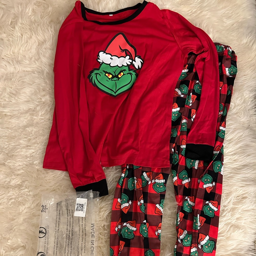 Grinch Christmas pajamas for the family!